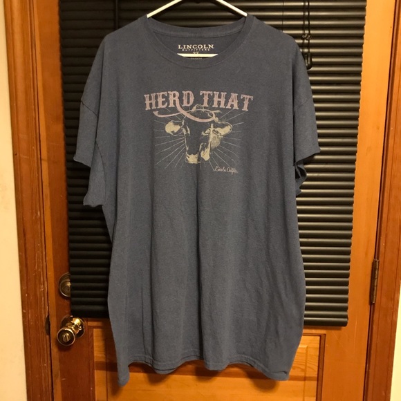⚠️SOLD⚠️Lincoln outfitters men style tee - Picture 2 of 5
